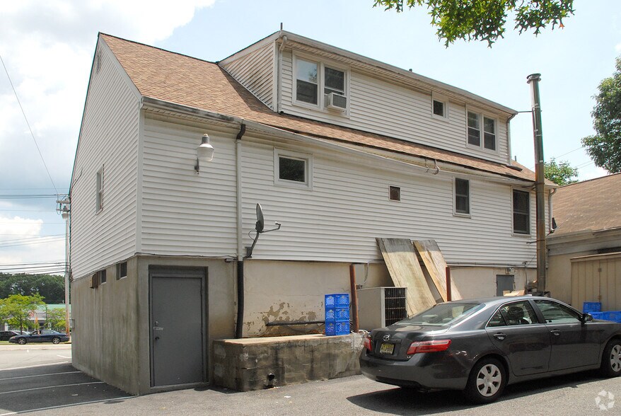 More Photos Of 5711 Berkshire Valley Rd, Oak Ridge Storefront Retail Residential For Lease