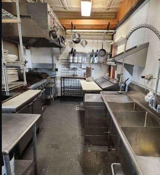 More Photos Of 64 Main St, Vinalhaven General Retail For Lease