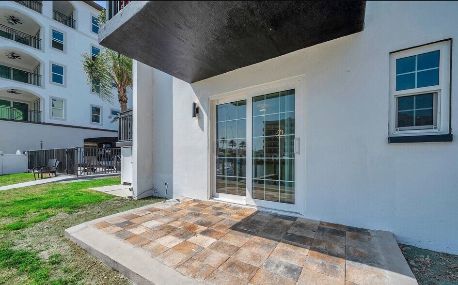 More Photos Of 223 Dolphin Pt, Clearwater Apartments For Sale