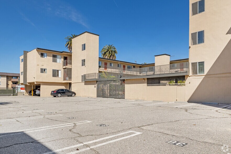 More Photos Of 2700 Ellendale Pl, Los Angeles Apartments For Sale