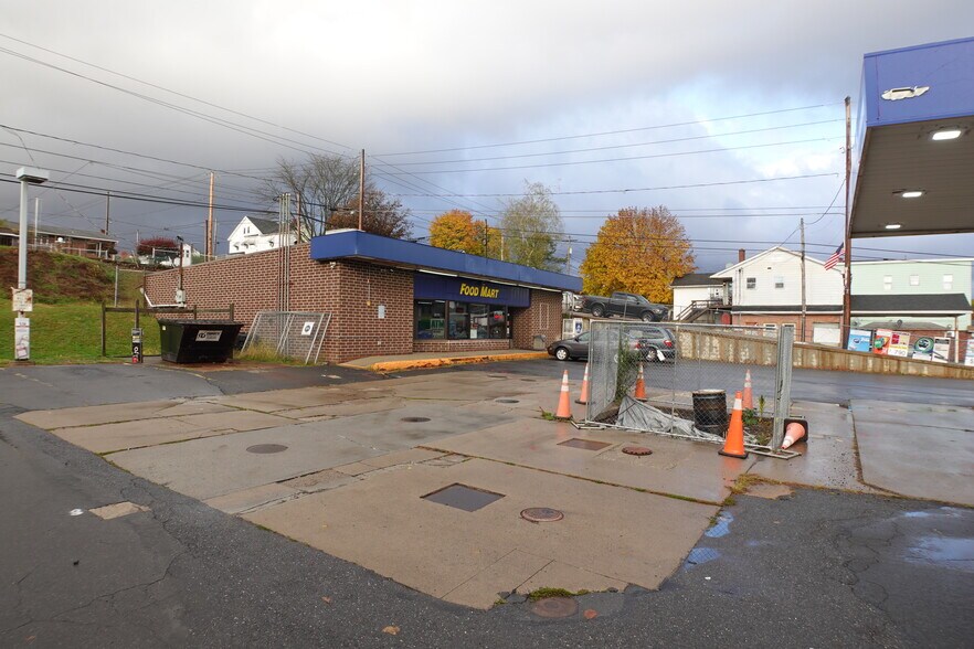 More Photos Of 600 Chestnut St, Kulpmont Service Station For Sale