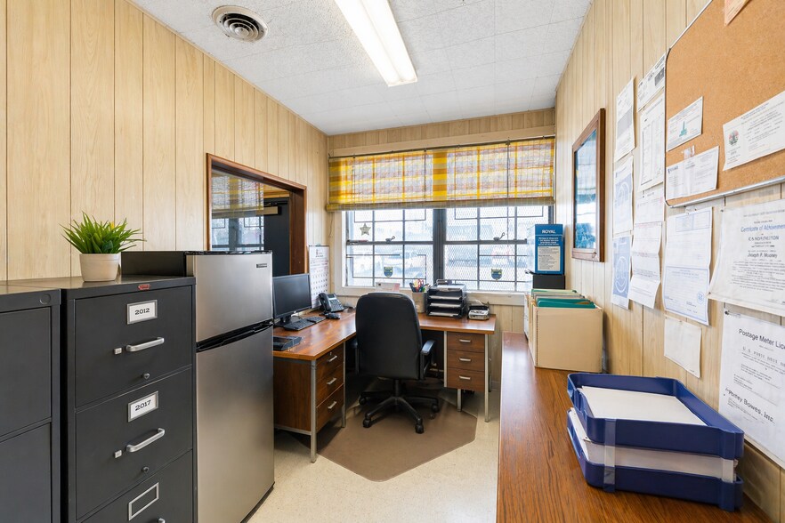 More Photos Of 830 59th St, Los Angeles Light Manufacturing For Sale
