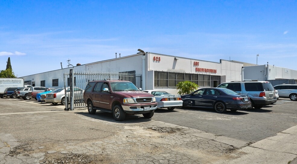 More Photos Of 623 Young St, Santa Ana Manufacturing For Sale