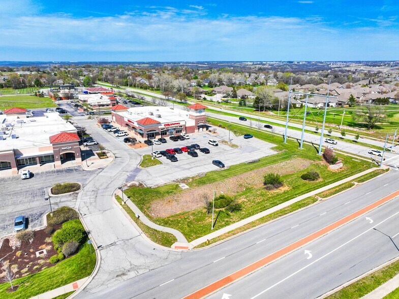 More Photos Of 10050 Woodland Dr, Lenexa Drugstore For Sale