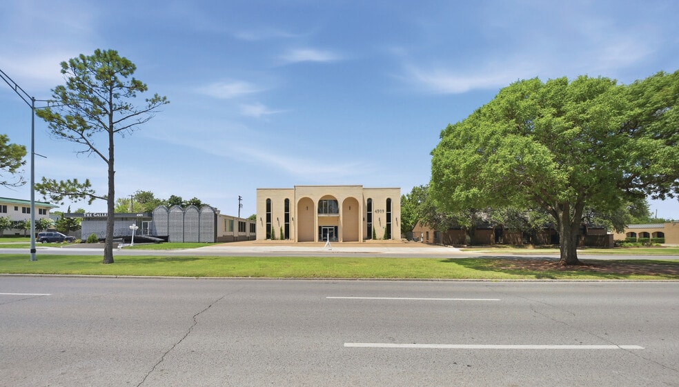 More Photos Of 4509 N Classen Blvd, Oklahoma City Office For Sale