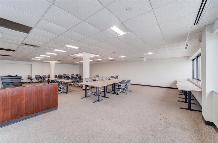 More Photos Of 1 Edgewater St, Staten Island Office For Lease