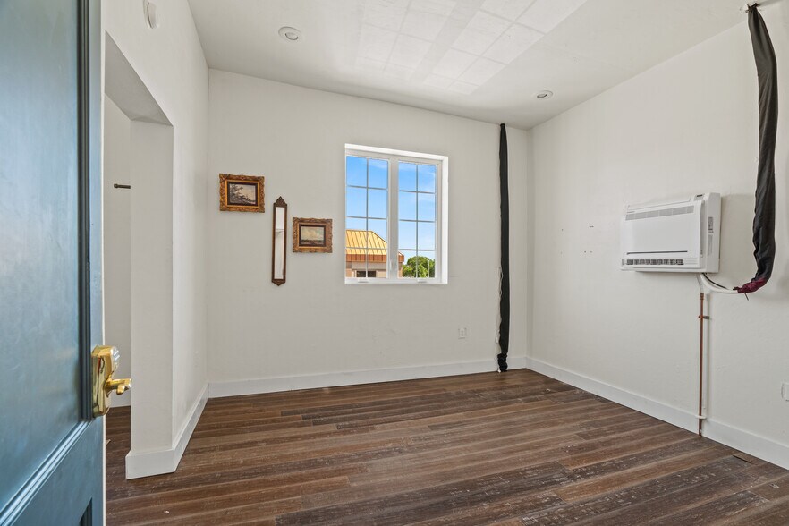 More Photos Of 606 Frisco Ave, Clinton Storefront Retail Office For Sale