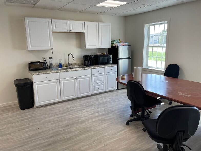 More Photos Of 180 Hollywood Dr, Butler Manufacturing For Lease