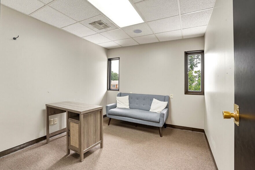 More Photos Of 1414 Arlington St, Ada Medical For Lease