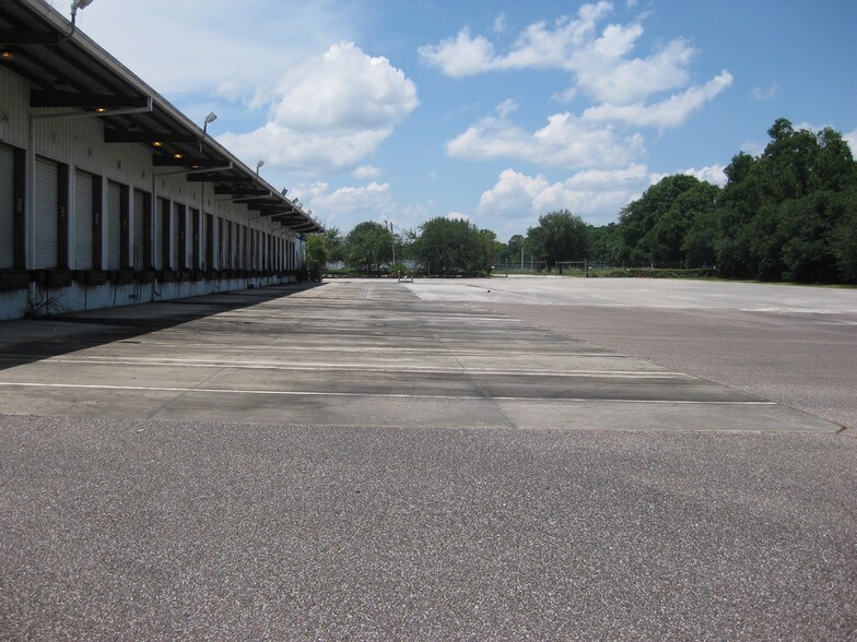 More Photos Of 6611 Pickett Dr, Jacksonville Truck Terminal For Lease