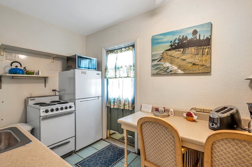 More Photos Of 1803 Gulf Blvd, Indian Rocks Beach Hotel For Sale