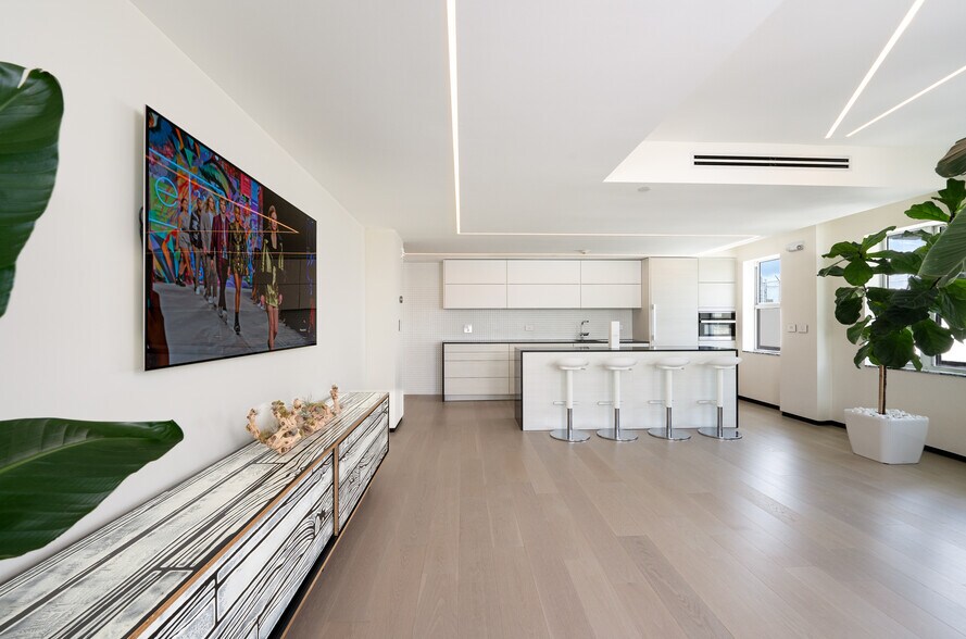 More Photos Of 605 lincoln Rd, Miami Beach Office Residential For Lease