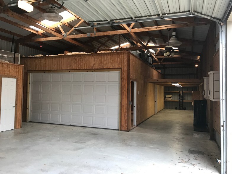 More Photos Of 1115 Chateau Woods Parkway Dr, Conroe Light Manufacturing For Lease