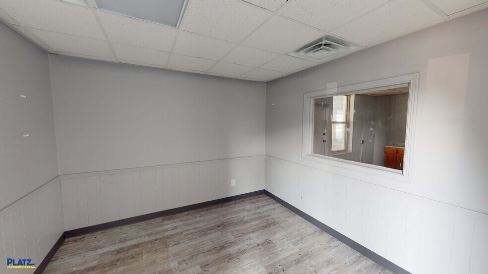 More Photos Of 5500 Market St, Youngstown Office For Sale