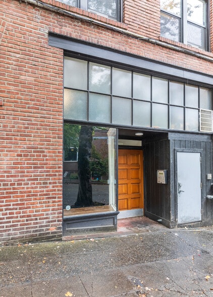 More Photos Of 3516 Fremont Pl N, Seattle General Retail For Lease