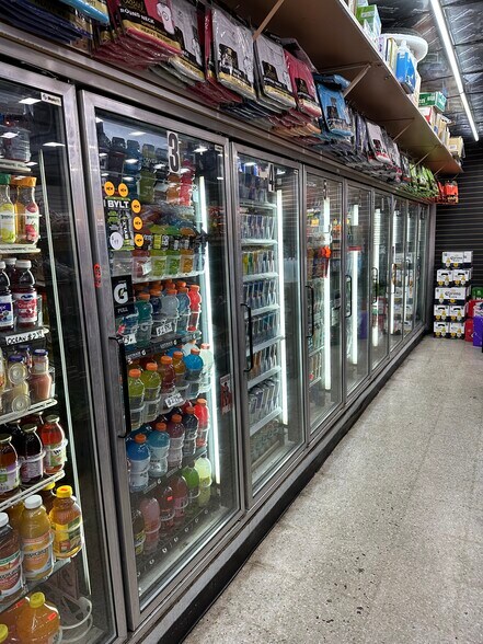 More Photos Of 16798 N Miami Ave, North Miami Beach Convenience Store For Sale