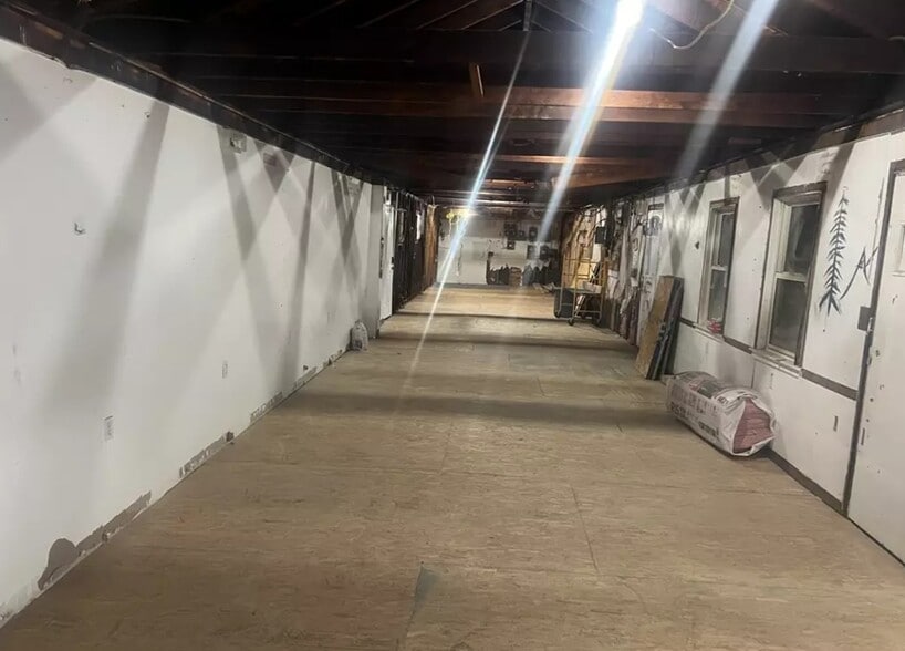 More Photos Of 280 Bridge St, Salem Freestanding For Sale