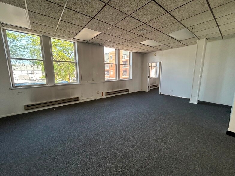 More Photos Of 3735 W Belmont Ave, Chicago Showroom For Lease