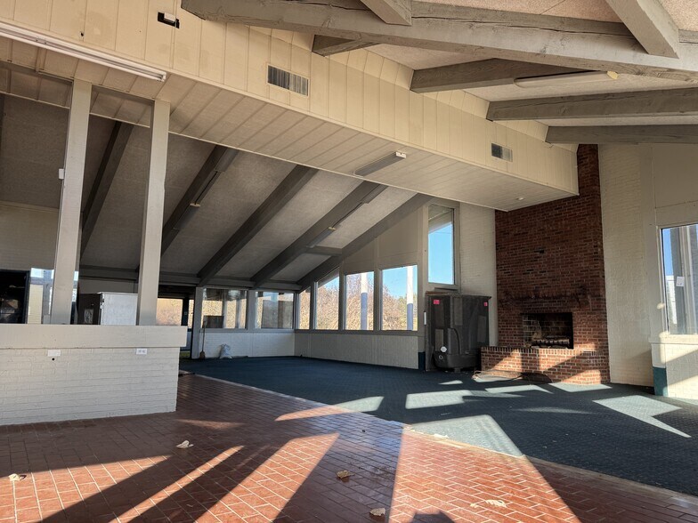 More Photos Of 299 Jf Robinson Ln, Mars Hill Freestanding For Sale