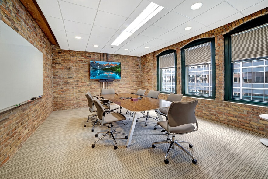 More Photos Of 560-566 W Lake St, Chicago Loft Creative Space For Lease