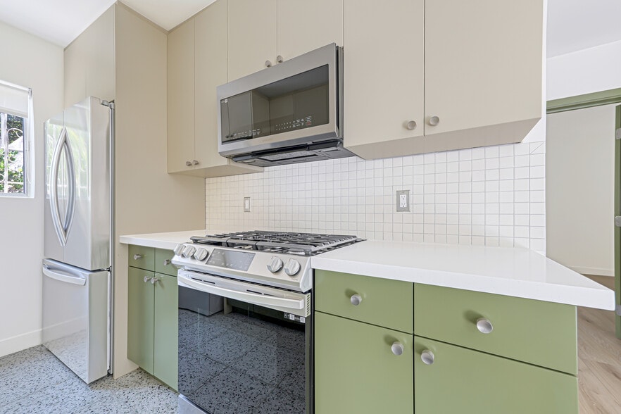 More Photos Of 6615 Franklin Ave, Los Angeles Apartments For Sale