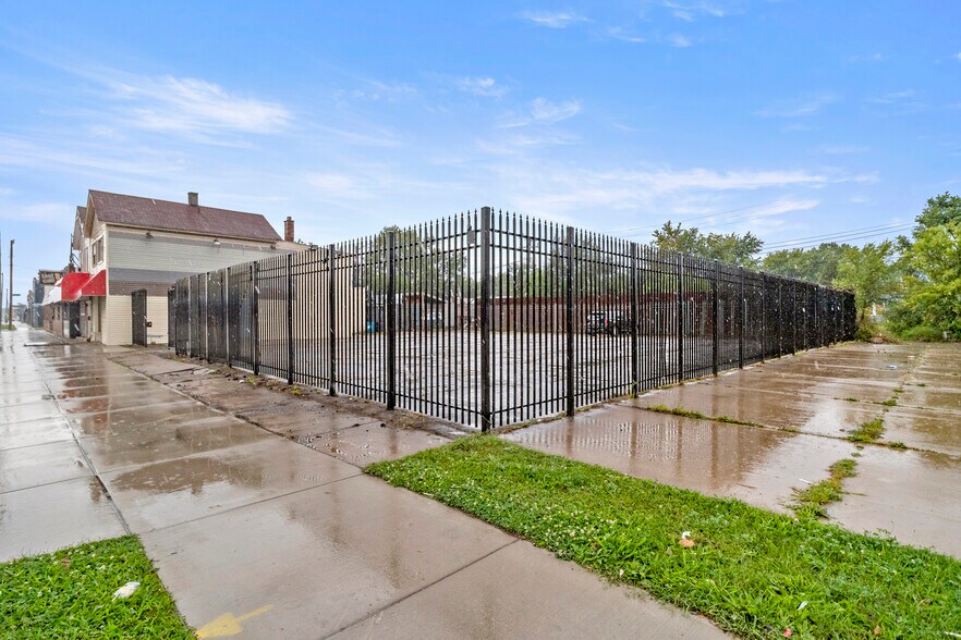 More Photos Of 19424 W Warren Ave, Detroit Storefront For Sale
