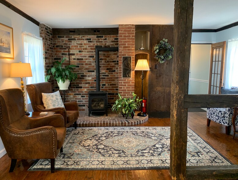 More Photos Of 15 Locke St, Kennebunkport Hospitality For Sale