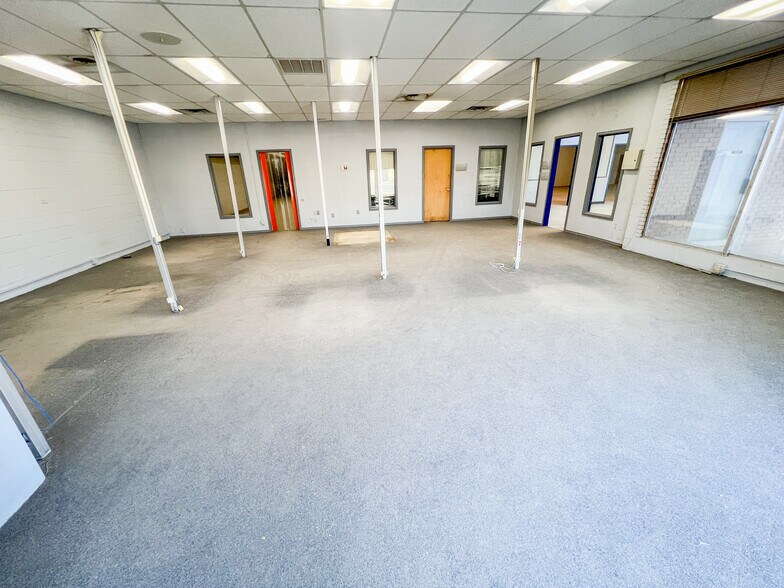 More Photos Of 305 E University Blvd, Odessa Storefront Retail Office For Lease