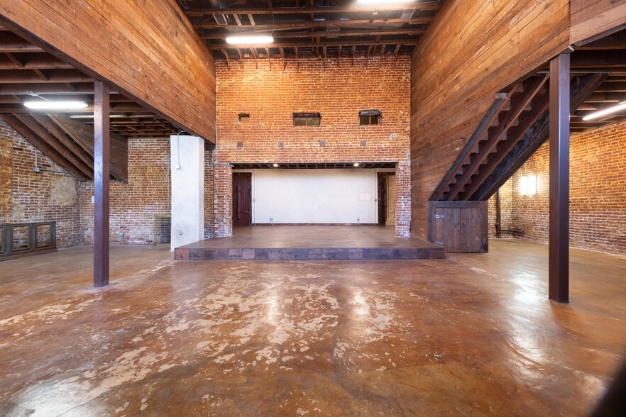 More Photos Of 5000 W Adams Blvd, Los Angeles Showroom For Lease