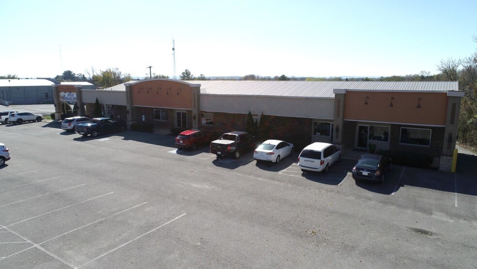 More Photos Of 875 Union St, Shelbyville Storefront Retail Office For Lease