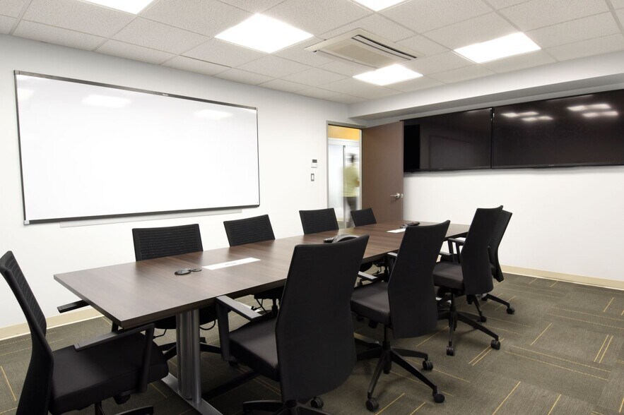 More Photos Of 396 Cooper St, Ottawa Office For Lease