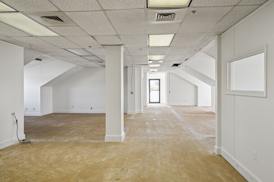 More Photos Of 602 S King St, Leesburg Medical For Sale