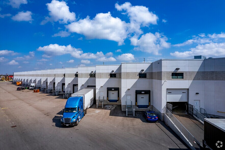 More Photos Of 10 Lightbeam Ter, Brampton Warehouse For Lease