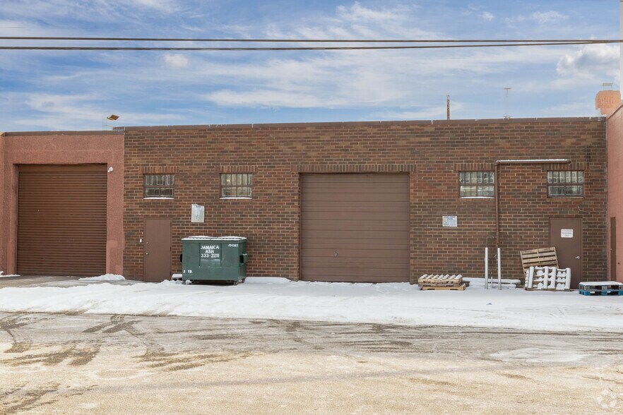 More Photos Of 235 Liberty Ave, Mineola Warehouse For Lease