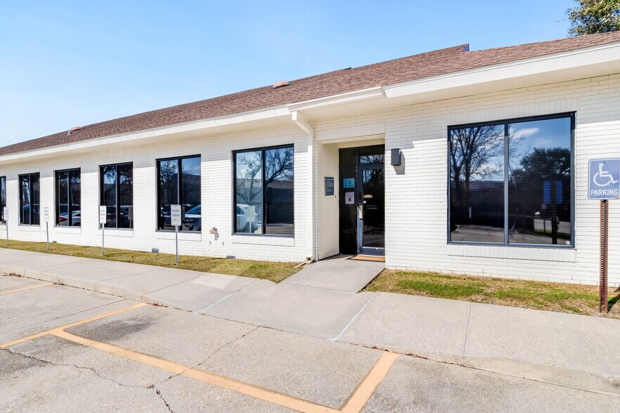 More Photos Of 3839 W Congress St, Lafayette Medical For Sale