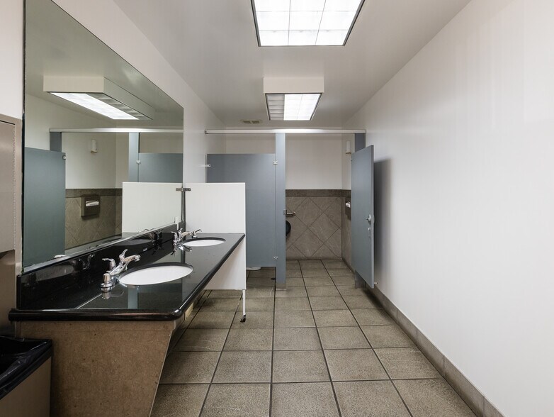 More Photos Of 5155 W Rosecrans Ave, Hawthorne Loft Creative Space For Sale