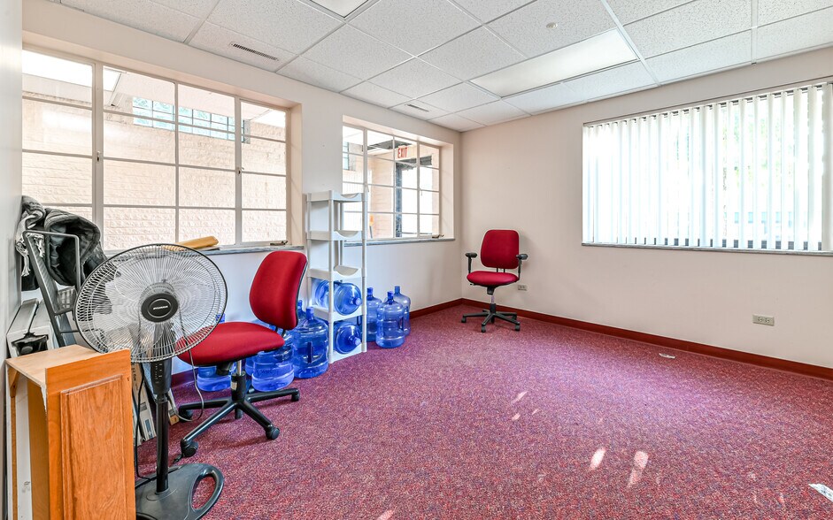 More Photos Of 508-512 N Jefferson st, New Castle Medical For Sale