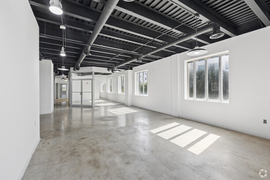 More Photos Of 420 Lincoln Rd, Miami Beach Loft Creative Space For Lease