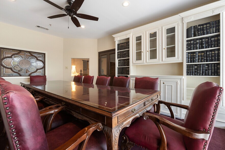 More Photos Of 4823 Broadway St, Addison Storefront Retail Office For Sale