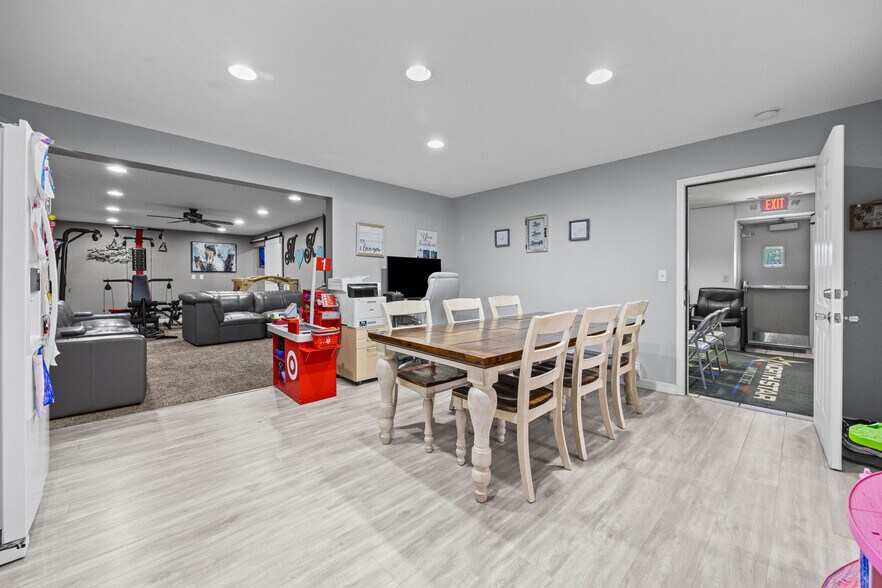More Photos Of 227 West Ave, Albion Town Orleans Flex For Lease