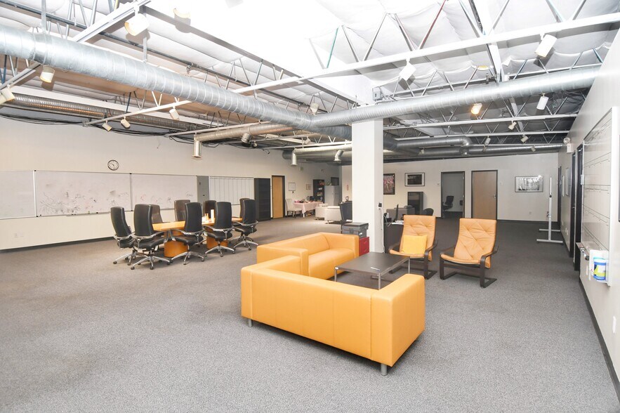 More Photos Of 1111 S Victory Blvd, Burbank Research And Development For Lease