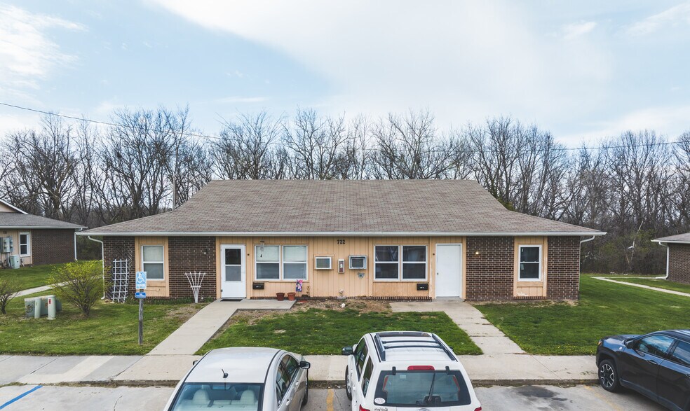 More Photos Of 515 E 7th St, Maryville Apartments For Sale