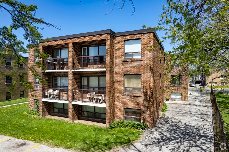 More Photos Of 25 Hotspur Rd, Toronto Apartments For Sale