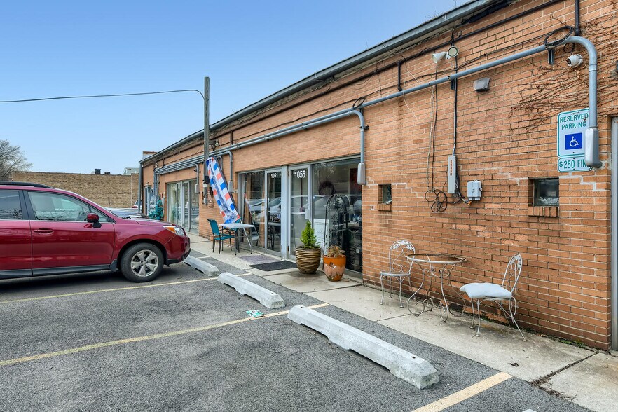 More Photos Of 1039-1059 Waukegan Rd, Glenview Unknown For Lease