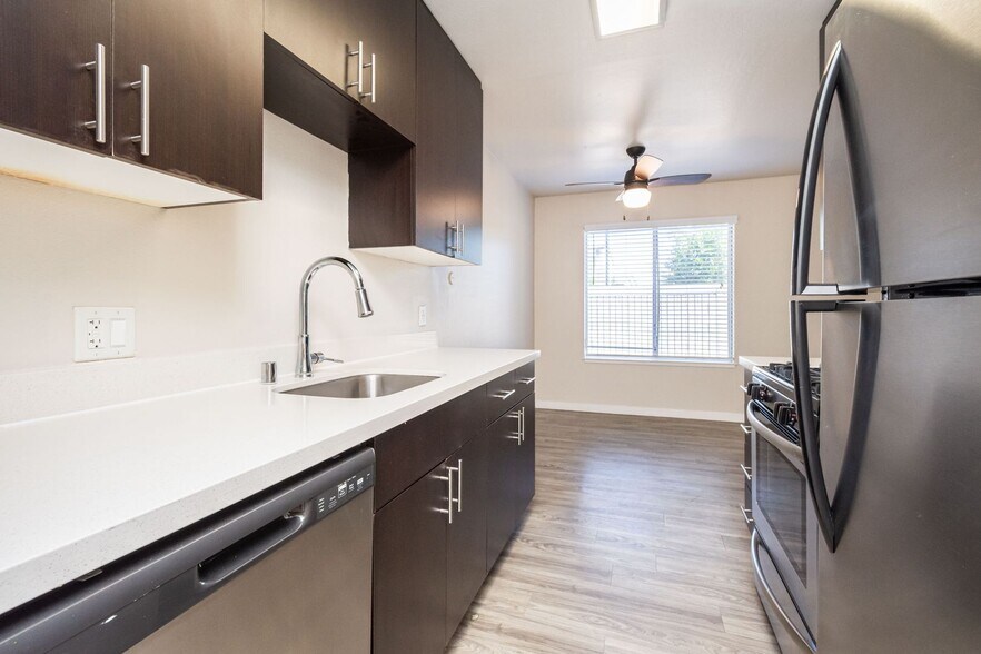 More Photos Of 555 Douglas St, West Sacramento Apartments For Sale