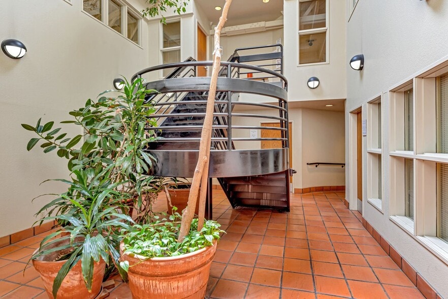 More Photos Of 220 4th St, Oakland Office For Lease