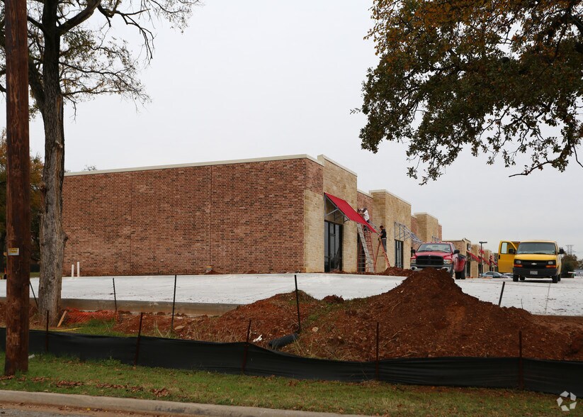 More Photos Of 1220-1222 W Hurst Blvd, Hurst Unknown For Lease