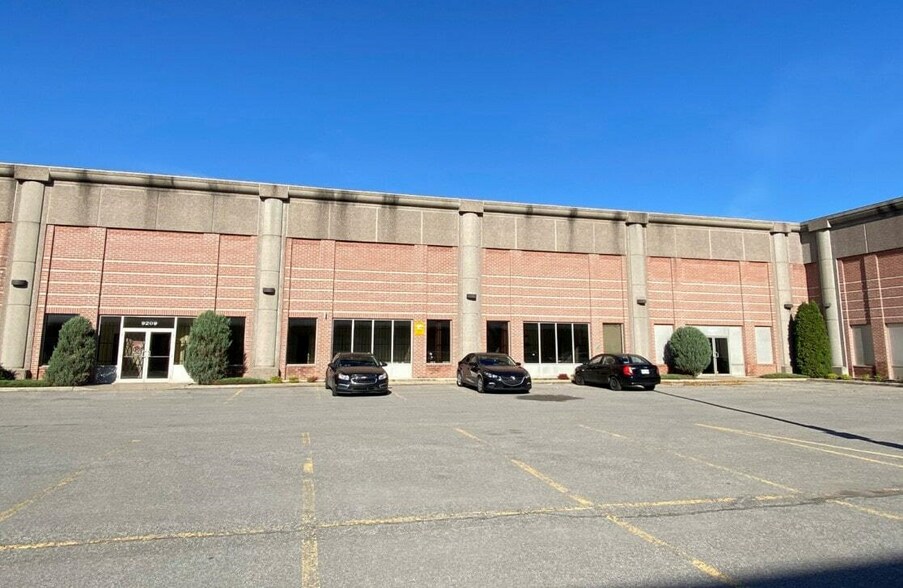 More Photos Of 9215 Boul Langelier, Montréal Distribution For Lease
