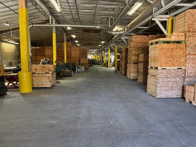 More Photos Of 38534 Dexter Rd, Dexter Warehouse For Lease