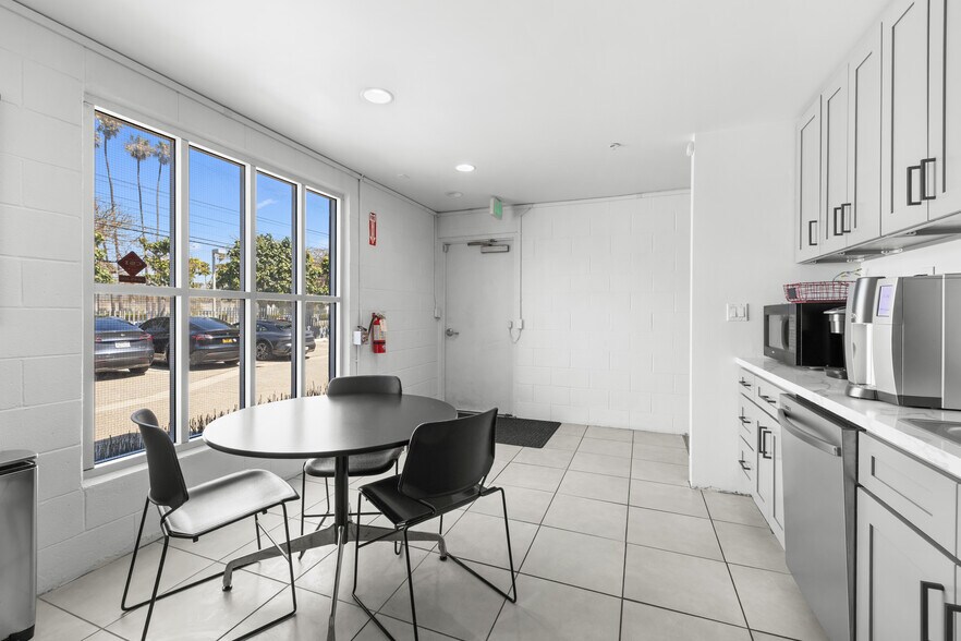 More Photos Of 1500 Olympic Blvd, Santa Monica Loft Creative Space For Lease